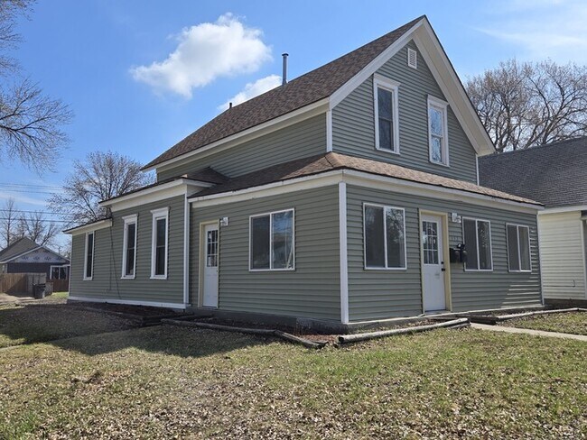 732 N 5th St in Grand Forks, ND - Building Photo - Building Photo