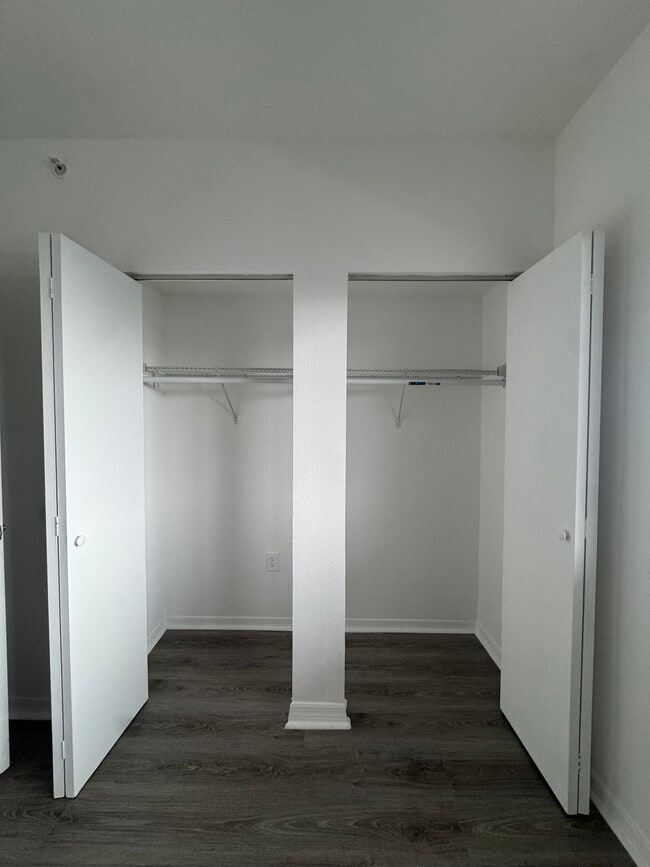 36 NW 6th Ave, Unit APT 802 in Miami, FL - Building Photo - Building Photo