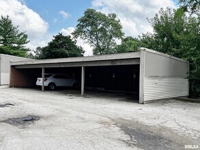 6809 N Frostwood Pkwy in Peoria, IL - Building Photo - Building Photo