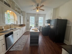 824 S Masonic St in Bellville, TX - Building Photo - Building Photo