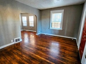 638 Van Brunt Blvd in Kansas City, MO - Building Photo - Building Photo