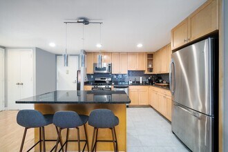 700 Grove St in Jersey City, NJ - Foto de edificio - Building Photo