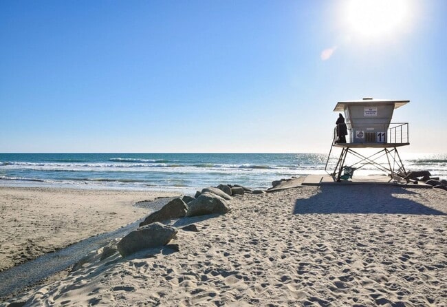 110 Vista Way in Oceanside, CA - Building Photo - Building Photo