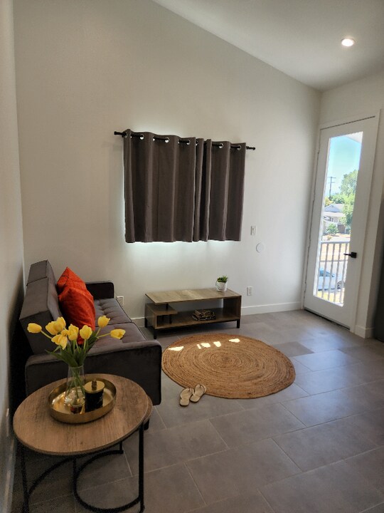 6655 Melba Ave in Los Angeles, CA - Building Photo