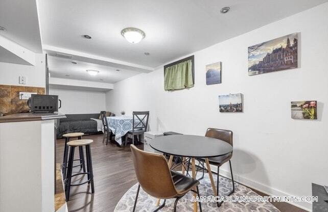 66 Round Hill St-Unit -2 in Boston, MA - Building Photo