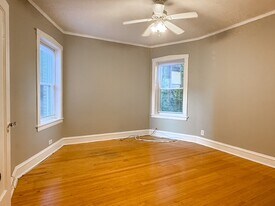 6327 N Oakley Ave in Chicago, IL - Building Photo