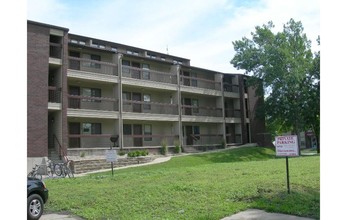 1009 S. First St in Champaign, IL - Building Photo - Building Photo