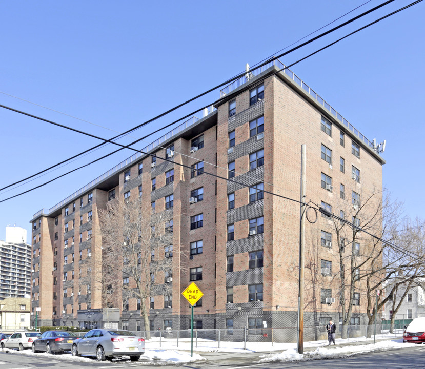 Bridge View II in Long Island City, NY - Building Photo