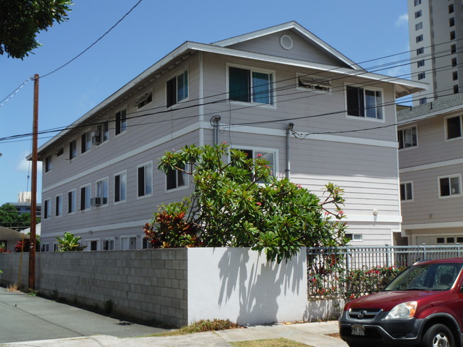 745a-745b Ekela Ave in Honolulu, HI - Building Photo - Building Photo