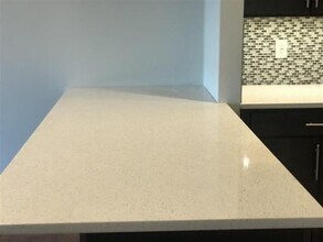 186 Broadway, Unit 502 in Bayonne, NJ - Foto de edificio - Building Photo