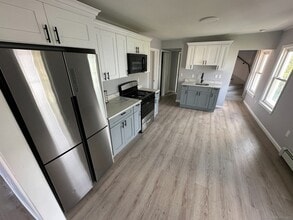 290 Orange St, Unit 303 in Waterbury, CT - Building Photo - Building Photo