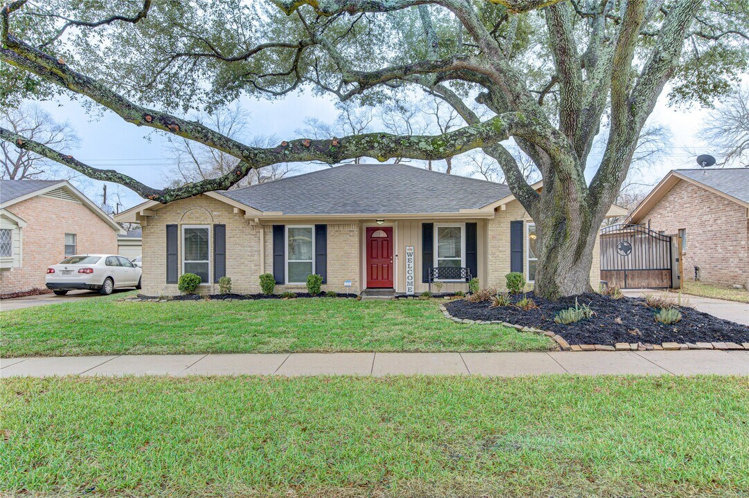 12727 Westella Dr in Houston, TX - Building Photo