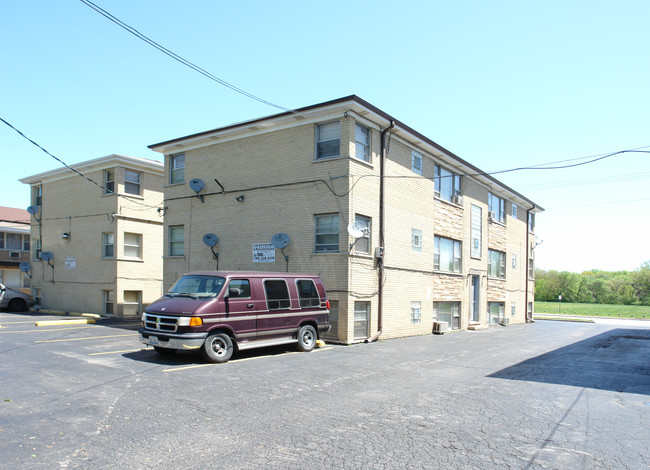 1680 N 1st Ave in Melrose Park, IL - Foto de edificio - Building Photo