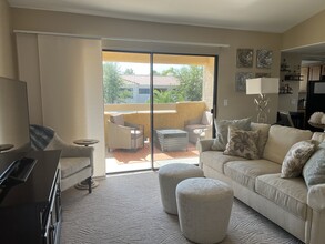 9990 N Scottsdale Rd, Unit 2024 in Scottsdale, AZ - Foto de edificio - Building Photo