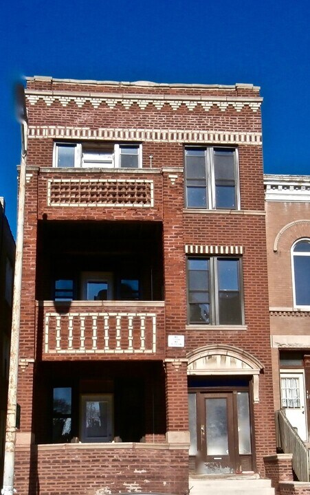 2612 W Augusta Blvd, Unit 2R in Chicago, IL - Foto de edificio