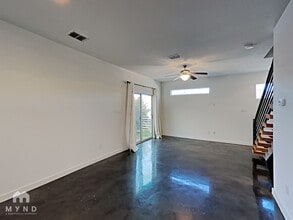 118 E Myrtle St in San Antonio, TX - Foto de edificio - Building Photo