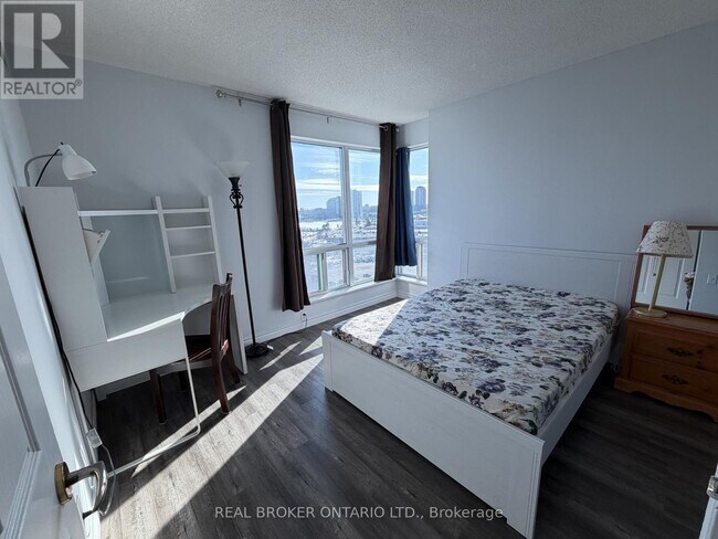 1 Lee Centre Dr in Toronto, ON - Building Photo - Building Photo