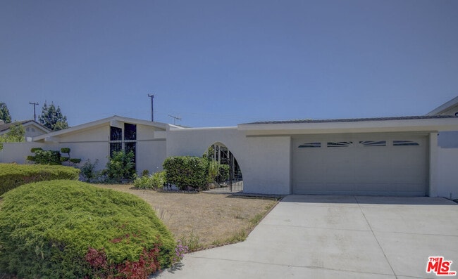 property at 5452 Rockledge Dr