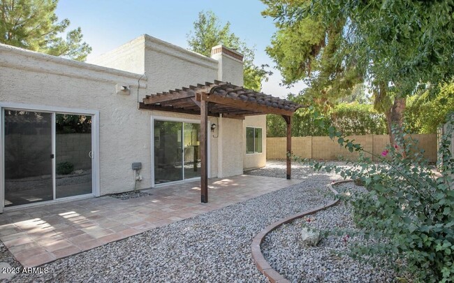 8330 E San Benito Dr in Scottsdale, AZ - Building Photo - Building Photo