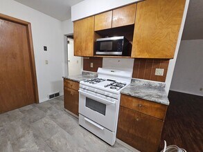 2085 1st Ave in Marion, IA - Building Photo - Building Photo