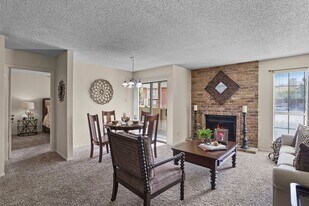 High Ridge in El Paso, TX - Building Photo