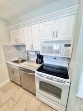 303 Atlantic Ave in Virginia Beach, VA - Building Photo - Building Photo