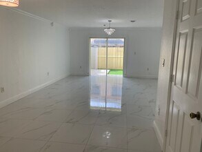 19624 SW 103rd Ct in Cutler Bay, FL - Foto de edificio - Building Photo