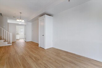 1310 Hampshire Dr in Frederick, MD - Building Photo - Building Photo