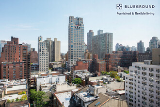 200 E 82nd St in New York, NY - Foto de edificio - Building Photo