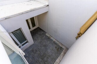 10426 NW 64th Terrace in Doral, FL - Building Photo - Building Photo