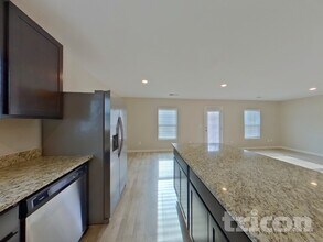 927 Equine Dr in Roebuck, SC - Building Photo - Building Photo