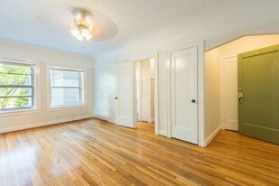 Palladian Apartments in Portland, OR - Building Photo