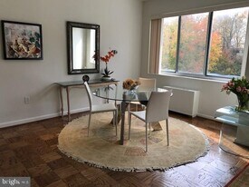 10500 ROCKVILLE PIK in Rockville, MD - Building Photo