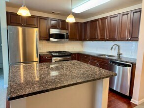 850 E Main St in Stamford, CT - Building Photo - Building Photo