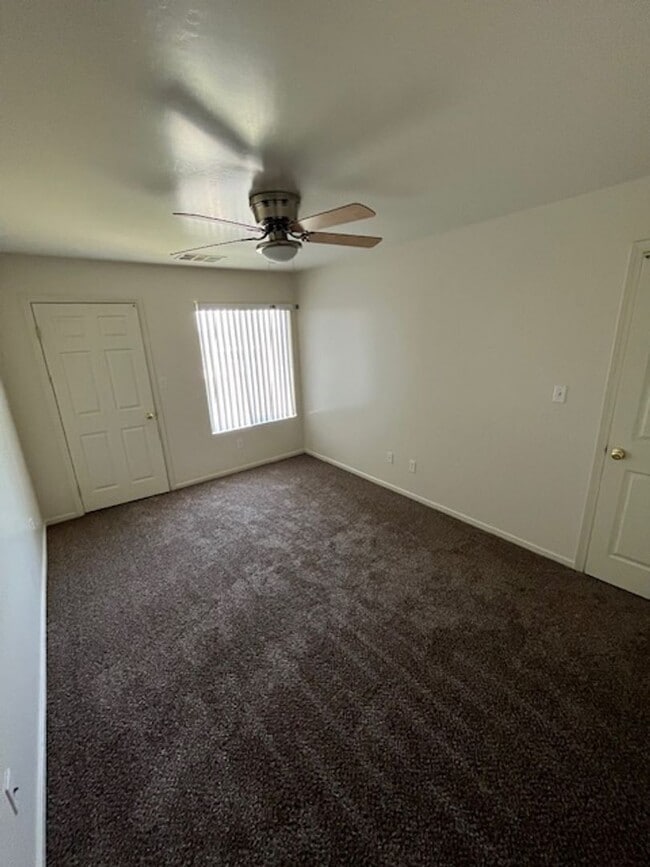 900 Susan Dr-Unit -19 in Delano, CA - Building Photo - Building Photo