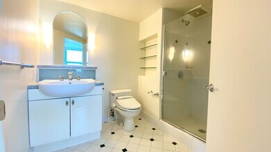 801 S King St in Honolulu, HI - Building Photo - Building Photo