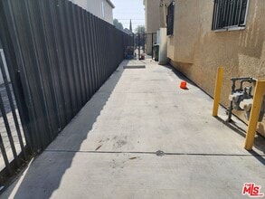 750 E 40th Pl in Los Angeles, CA - Building Photo - Building Photo