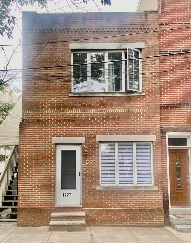 1227 S Philip St in Philadelphia, PA - Building Photo - Building Photo