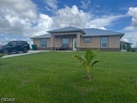 9035 W Crow Cir in La Belle, FL - Building Photo