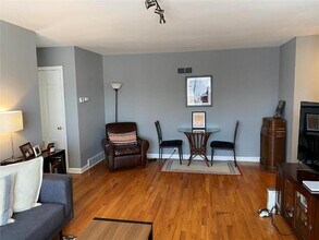 833 Sudbury Dr in Clayton, MO - Building Photo - Building Photo