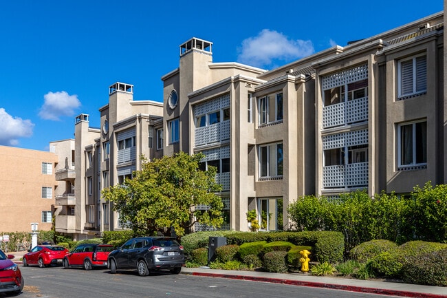 Villa Europa in San Diego, CA - Foto de edificio - Building Photo
