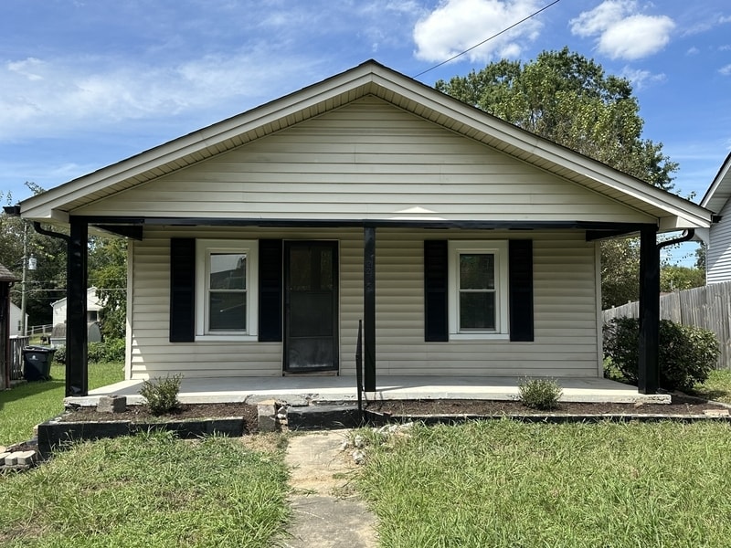 2215 McCroskey Ave in Knoxville, TN - Building Photo