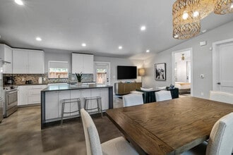 2414a Kinney Rd in Austin, TX - Building Photo - Building Photo