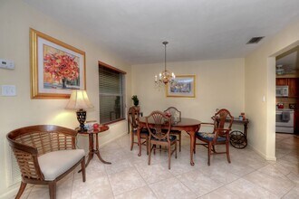 5652 Eichen Cir in Ft. Myers, FL - Building Photo - Building Photo