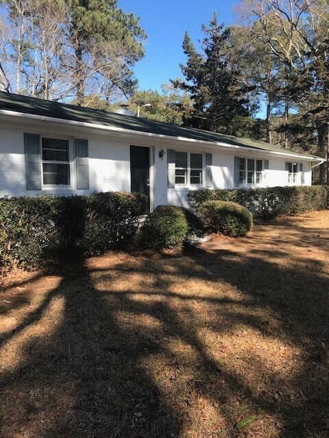 240 Burrus Rd in Wanchese, NC - Building Photo