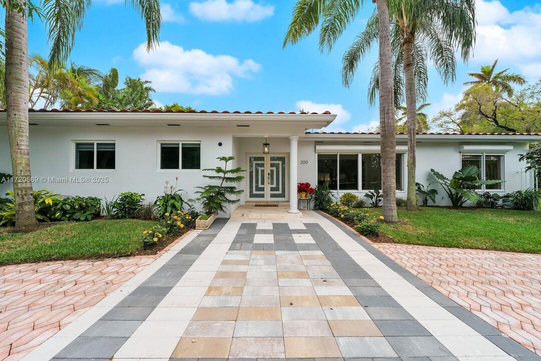 200 N Hibiscus Dr in Miami Beach, FL - Building Photo