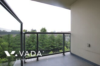 3588 Crowley Dr in Vancouver, BC - Building Photo - Building Photo