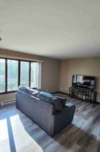 901 Woodward Ave in Kingsford, MI - Foto de edificio - Building Photo