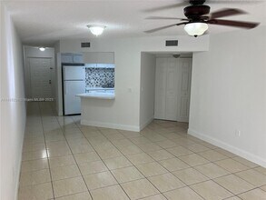 8235 Lake Dr, Unit 306 in Doral, FL - Building Photo - Building Photo