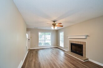 7490 Overcreek Ln in Memphis, TN - Building Photo - Building Photo